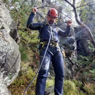 Bunda CRAZY AVENGER LIGHT MAN je elastická a nijak neomezuje v pohybu