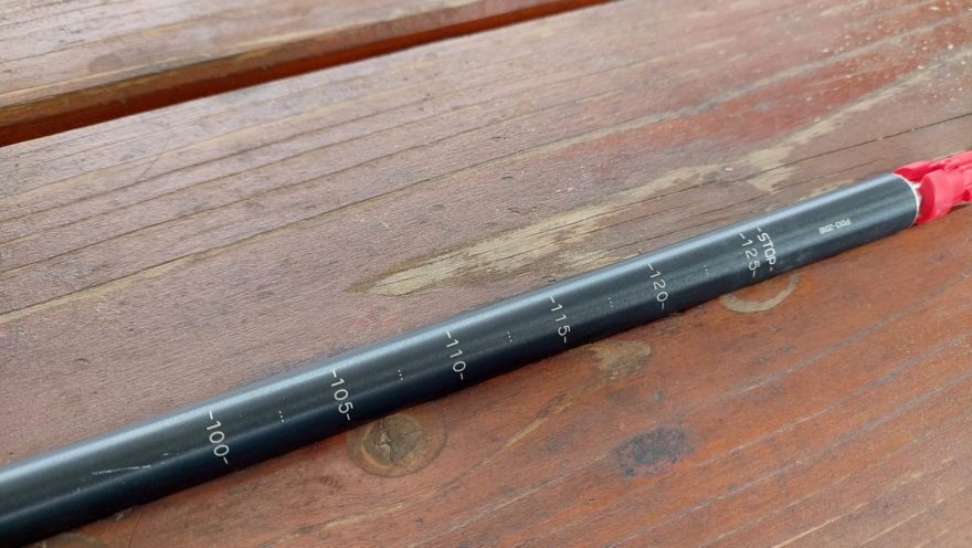 Značení rozpětí po 5 cm na holích Fizan Compact 4