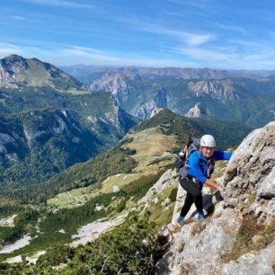 Na dvou kilometrech se nastoupá téměř 700 výškových metrů - výstup na Bosanski Maglić a Crnogorski Maglić