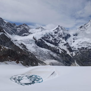 výlet na ledovec Feegletscher odkud jsme si užívali výhledy na okolní švýcarské čtvřtisícovky.