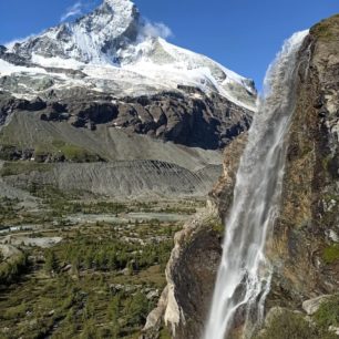 Výhled na Matterhorn na trase treku Tour de Suisse