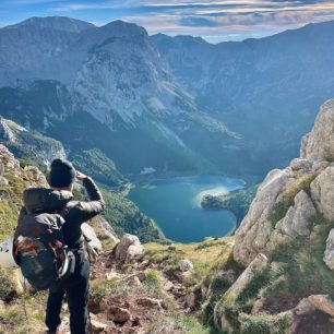Trnovačko jezero charakteristické svým srdcovitým tvarem, Černá Hora
