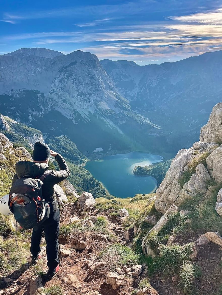 Trnovačko jezero charakteristické svým srdcovitým tvarem, Černá Hora