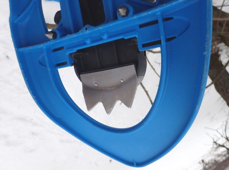 Trojice zubů v přední části sněžnic TSL 226 Slate Start usnadňuje chůzi na strmých nebo namrzlých terénech