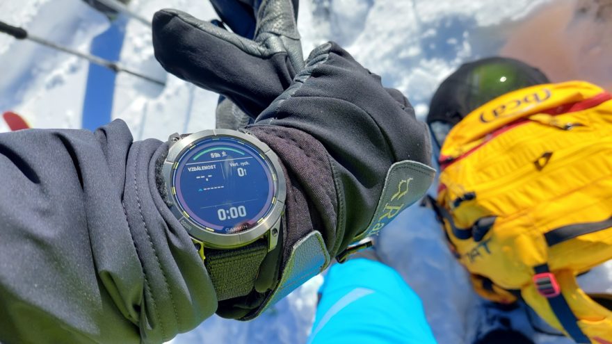 Sledování vzdálenosti a vertikální rychlosti při pohybu na skialpových lyžích - GARMIN ENDURO 2