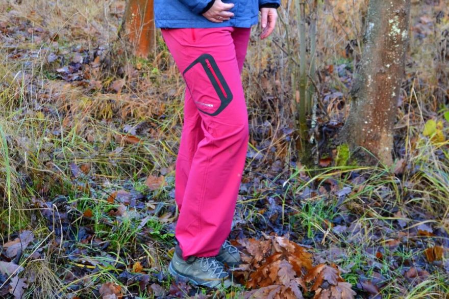 Dámské outdoorové kalhoty Northfinder Mattie v nadčasovém designu.