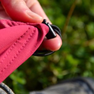 Stažení nohavic pomocí gumičky se zdrhovadlem. Dámské outdoorové kalhoty Northfinder Mattie