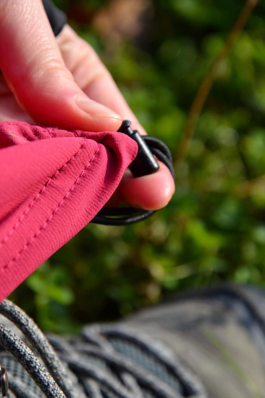 Stažení nohavic pomocí gumičky se zdrhovadlem. Dámské outdoorové kalhoty Northfinder Mattie