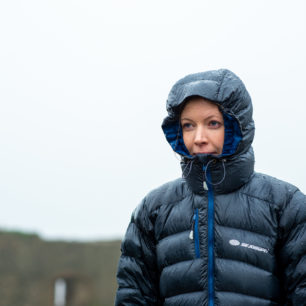 Testování dámské péřovky Sir Joseph Opal Lady Parka v dešti © Ondřej Novák