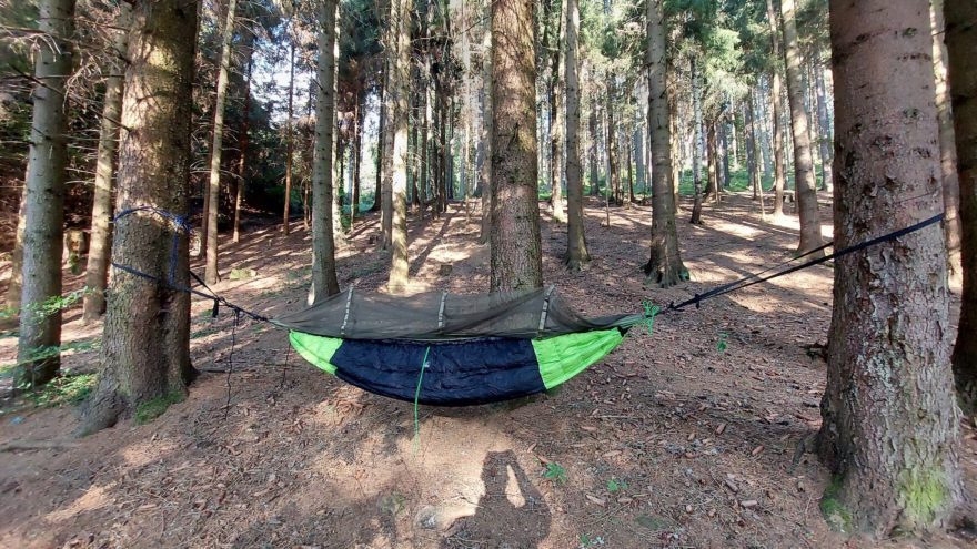 Připraveno na spaní s KWAK UNDERQUILT ALKES L pod hamakou místo karimatky