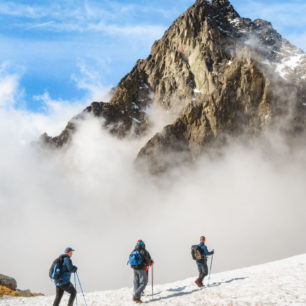 Mimo vyhrazené trasy je možné se v zimě ve Vysokých Tatrách pohybovat v doprovodu horského vůdce.
