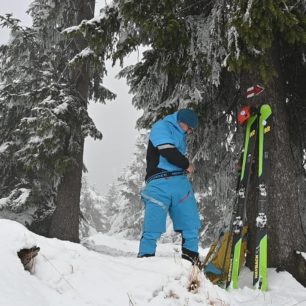 Zateplování bundou NORTHFINDER Ohniste je možno doplnit ještě šortkami KOSIARE