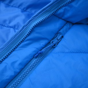 Zipový jezdec YKK a dlouhé táhlo na kapse bundy NORTHFINDER OHNISTE