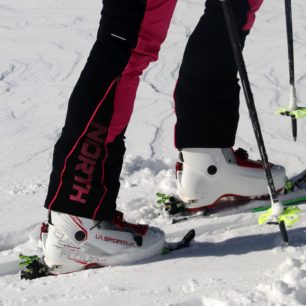 Nohavice jsou dostatečně široké pro různé skialpinistické skelety – Northfinder Javorinka