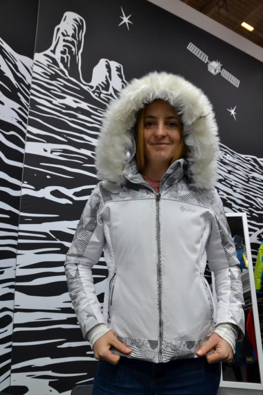 Dámskou část naší redakce zaujala vyhřívaná zimní bunda Kilpi, ISPO 2022