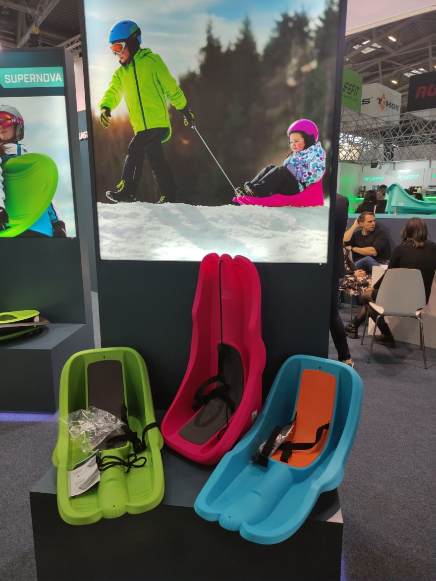 Český výrobce Plastkon ukázal nejrůznější boby a kluzáky pro děti i dospělé. ISPO 2022