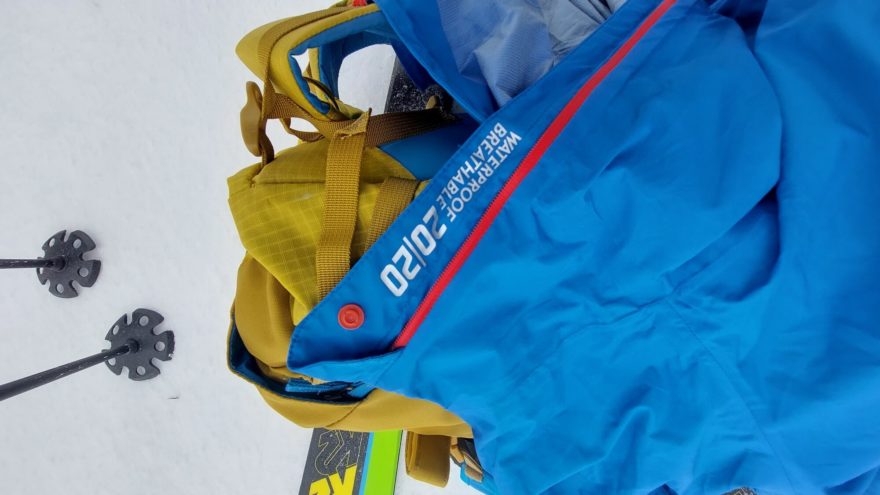 Parametry a hlavně druk na límci, který drží límec i při rozepnutém zipu - Northfinder CHABENEC