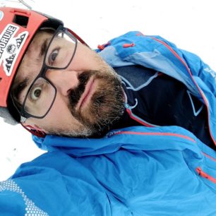 Výstup na mačkách s lyžemi na batohu - Northfinder CHABENEC