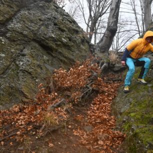 Díky tmavým koncům rukávů se jen tak neumažete - NORTHFINDER OPALENA