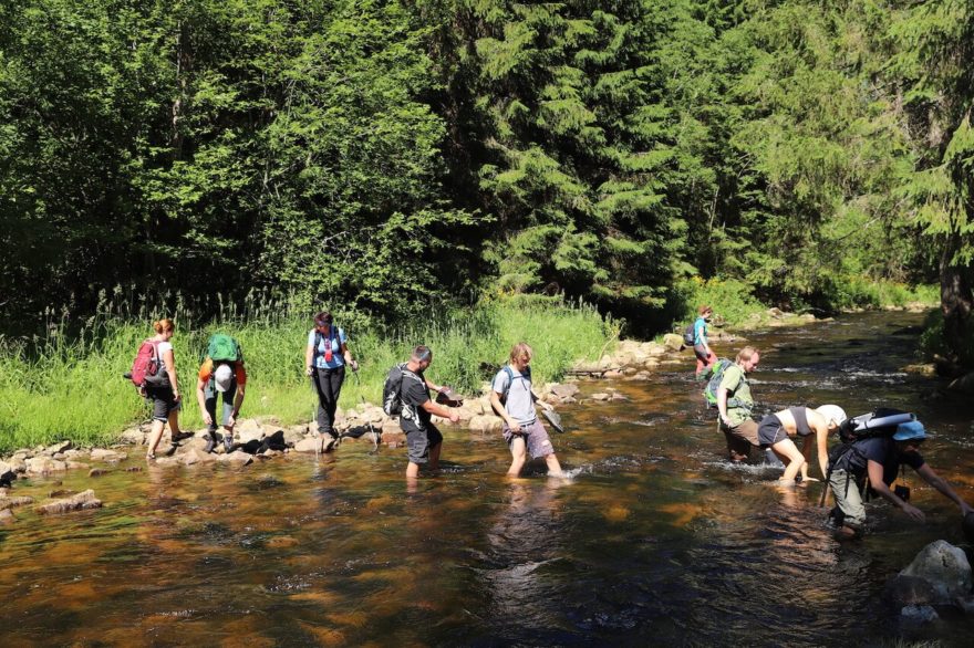 Bez brodění by to nebyla správná mokřadní exkurze, návrat vody na Šumavu