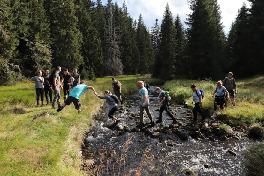 Bez brodění by to nebyla správná mokřadní exkurze, návrat vody na Šumavu