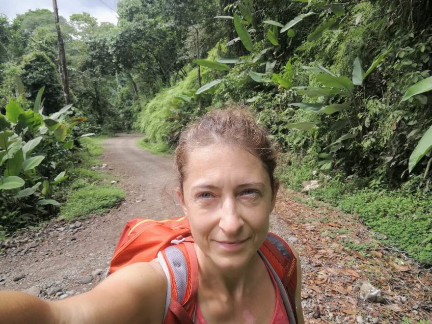 Monika Poláková při cestě napříč Kostarikou od Karibiku k Pacifiku