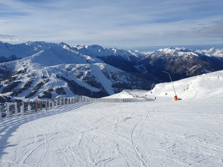 Areál nabízí lyžování pro začátečníky i zkušené lyžaře.