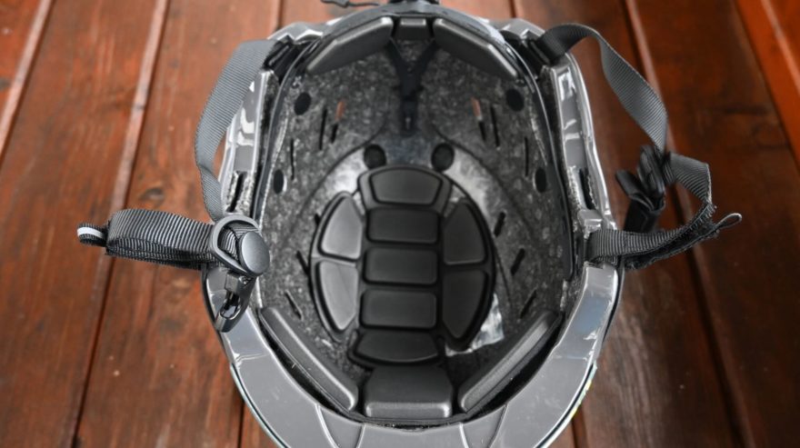 Detail pěnového polstrování přilby CAMP VOYAGER