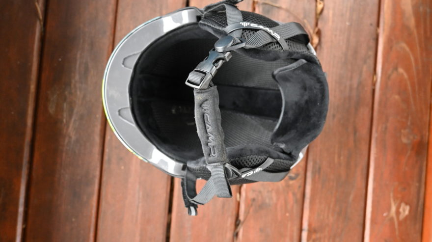 Vnitřek helmy CAMP VOYAGER s vepnutou vnitřní vložkou a ušima