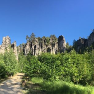 Pískovcové věže v Českém ráji.