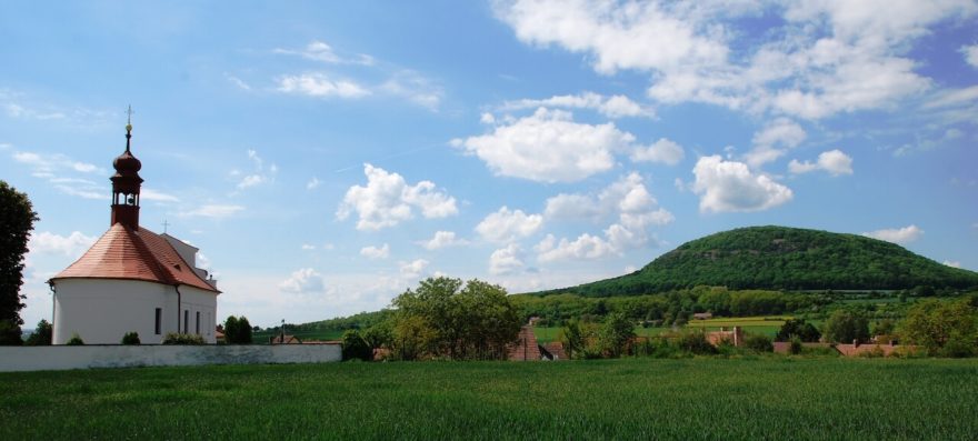 Ctiněves a Říp na poutní cestě Blaník–Říp