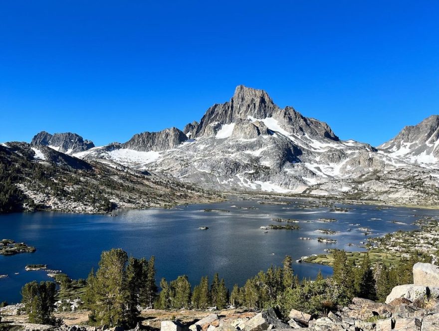 Pacific Crest Trail protíná také národní park Yosemite. Pacifická hřebenovka, USA.