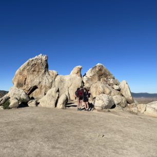 Skalní formace Eagle rock poblíž San Diega. Pacific Crest Trail, Kalifornie, USA.