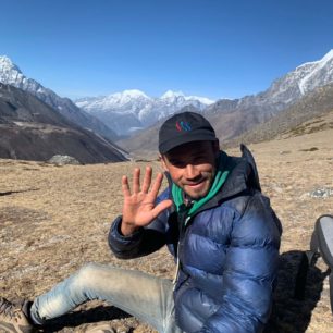 Usměvavý nosič "Zamag" (Jhamak Bahadur Basnet) z vesnice Bung v podhůří. Nepál