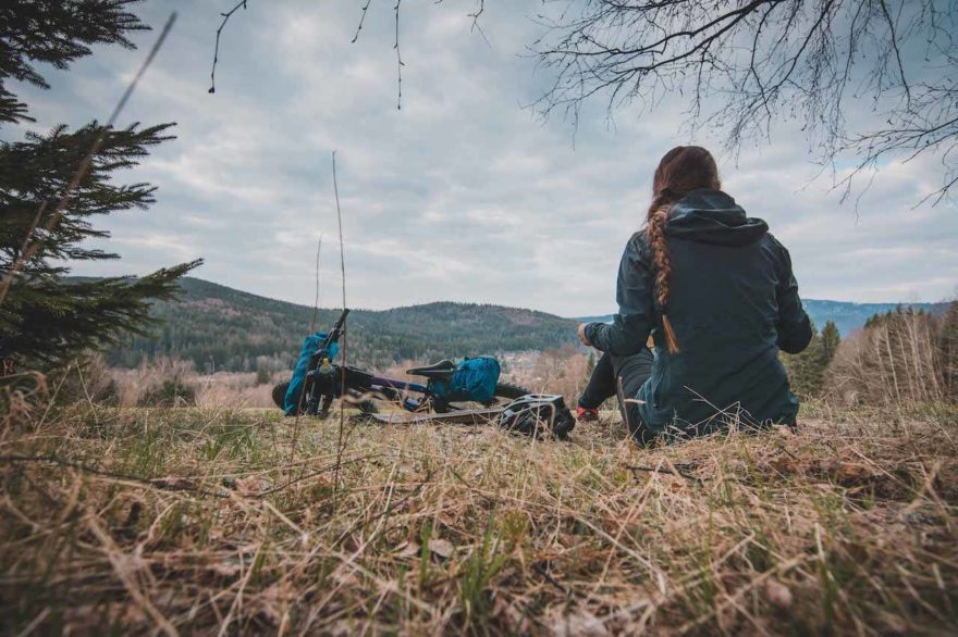 Bikepackerka Liby Rodová na kole projela a objela naši republiku křížem krážem