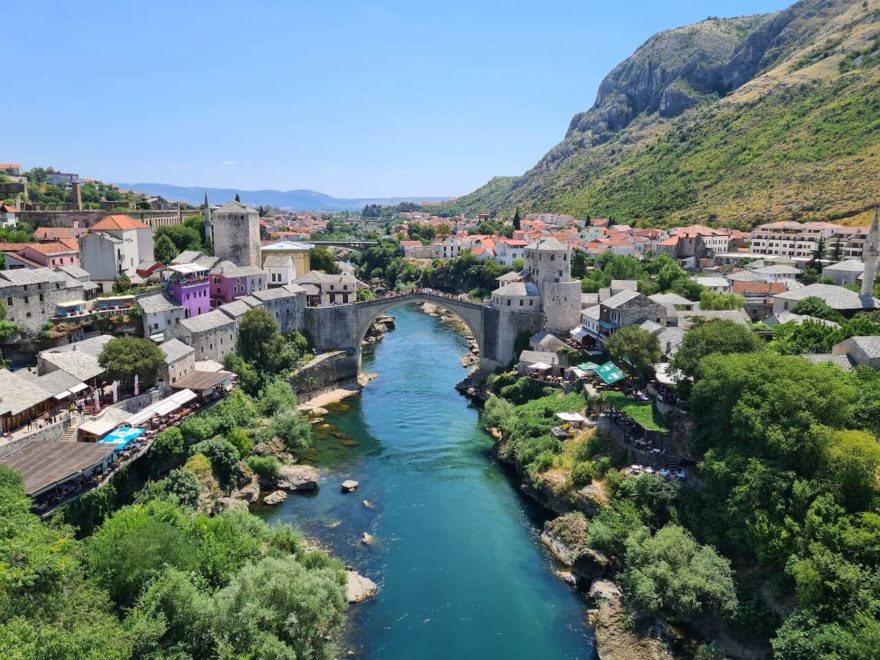 Městem Mostar protéká azurová řeka Neretva. Bosna a Hercegovina. Foto: Vilda Dvořák ml.