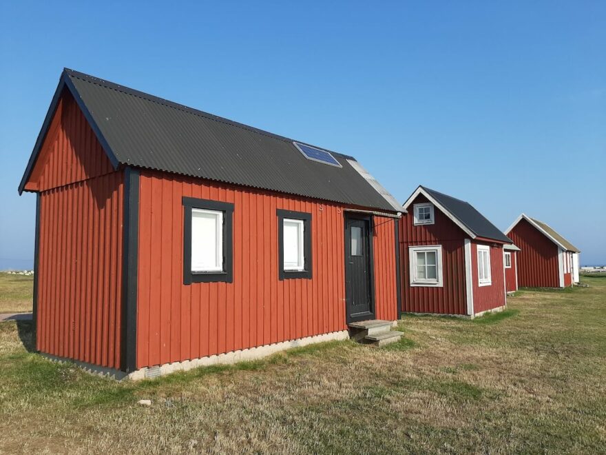 Typické prázdninové domky, ostrov Öland ve Švédsku