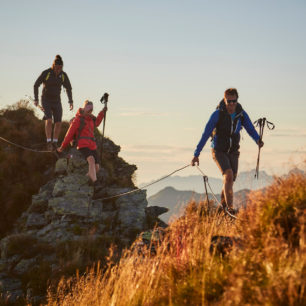 Sedm nejvyšších vrcholů nad údolím Glemmtal propojuje 24 km dlouhá trasa Seven Summits of Saalbach Hinterglemm. Kitzbühelské Alpy, Rakousko.