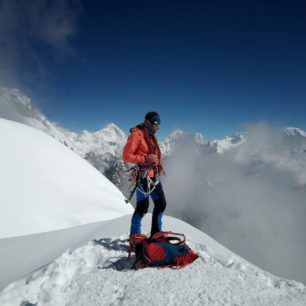 „Háček“ je český horolezec, skialpinista, pískař, horský vůdce UIAGM a trojnásobný tatínek.