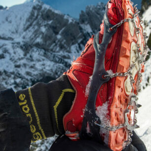 Zimní tuning bot Altra Lone Peak - voděodolné ponožky a nesmeky (Viktorka Rys)