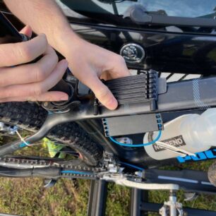 Thule Carbon Frame Protector chrání karbonové rámy v místě upnutí.