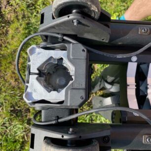 Nosič Thule Epos je upínám na tažné zařízení rovnoměrně ze všech směrů, díky tomu perfektně drží.