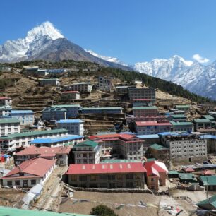 Vesnice Namche Bazar je základnou pro všechny výpravy, my odtud vyrazíme do Everest Base Campu