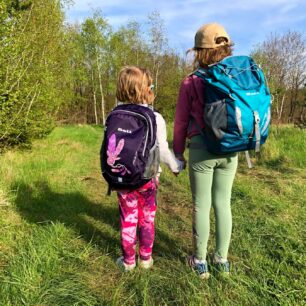 Tyrkysový dětský batoh BOLL Trapper 18 a fialový BOLL Sioux 15 jsou vhodné pro děti od výšky 120 cm.