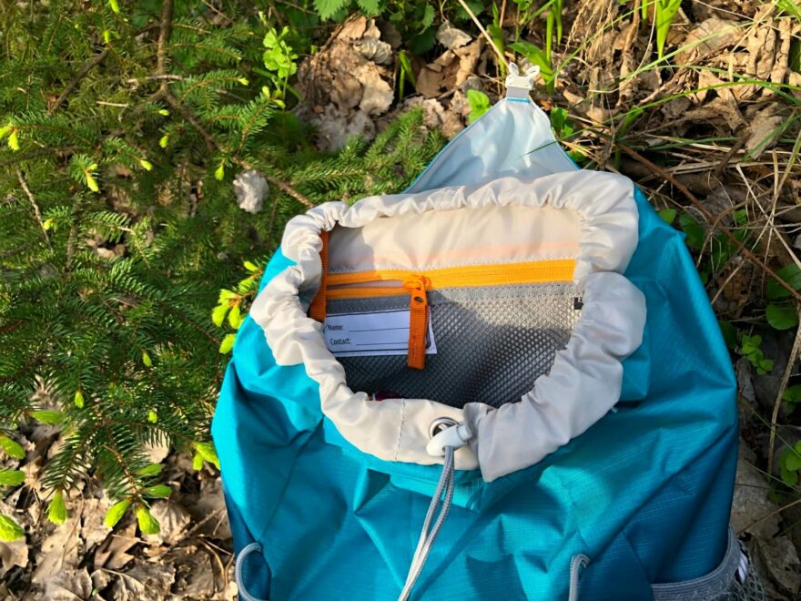 Oba batohy mají uvnitř síťovanou kapsu s klíčenkou a jmenovkou. Dětské batohy Boll Trapper 18 a Boll Sioux 15.