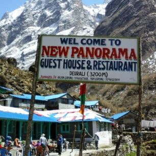 Pohled na Himálaje z vesnice Deurali, cestou do ABC