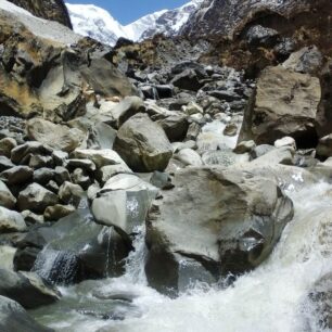 Cesta do Annapurna Base Campu vede podél řeky Modi Khola