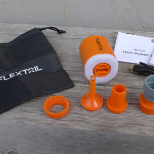 Obsah balení s pumpou Flextail Tiny Pump 2X.