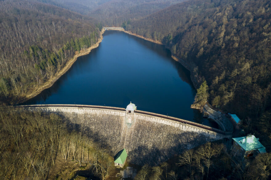 Pohled na Janovskou přehradu z ptačí perspektivy (foto František Haase), Krušné hory