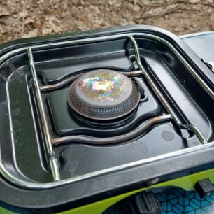 Takto je mřížka uložena pro transport a složení vařiče MEVA DUAL COMPACT